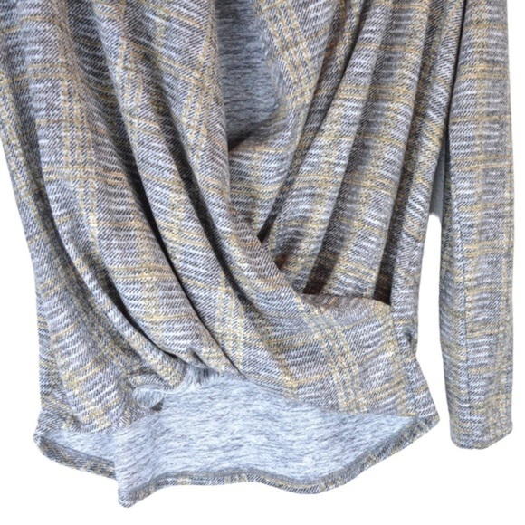 NWT Ariella Faux Wrap Crossover Loose Fit Top, Size Small - Picture 2 of 7